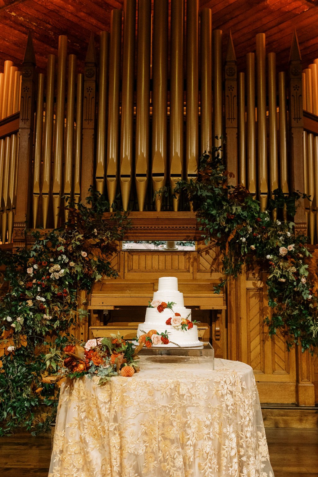 This romantic and organic wedding held at Clementine Hall was filled with fall textures in an autumnal color palette. Flowers included garden roses, dahlias, ranunculus and fall foliage. Floral Design by Rosemary and Finch in Nashville, TN.