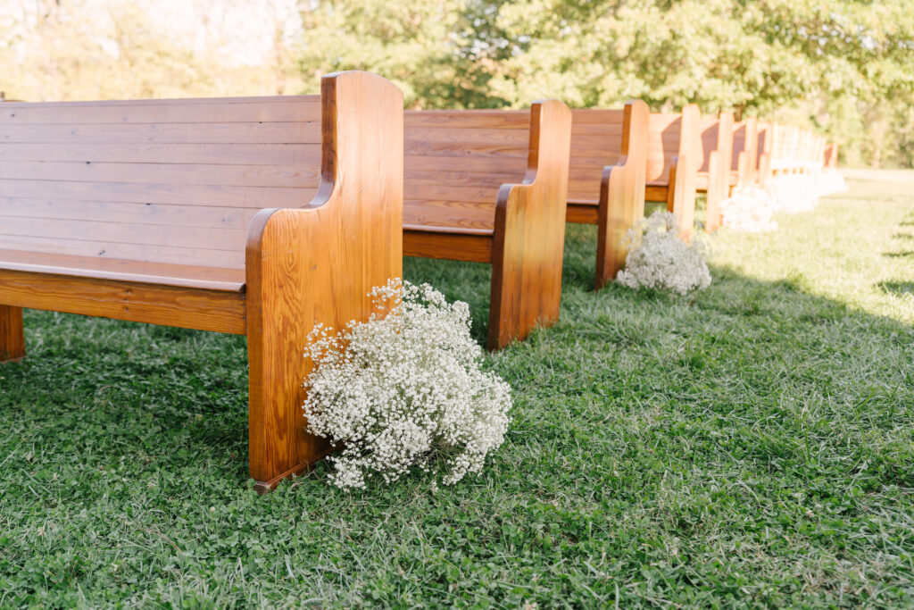 Charming aisle markers composed of only babies’ breath for fall wedding ceremony. Modern wedding design with all white florals. Southern wedding with modern touches of all white florals and church pew seating. Modern twist on fall wedding with white, taupe, and black color scheme. Fall private estate wedding in Tennessee. Design by Rosemary & Finch Floral Design.