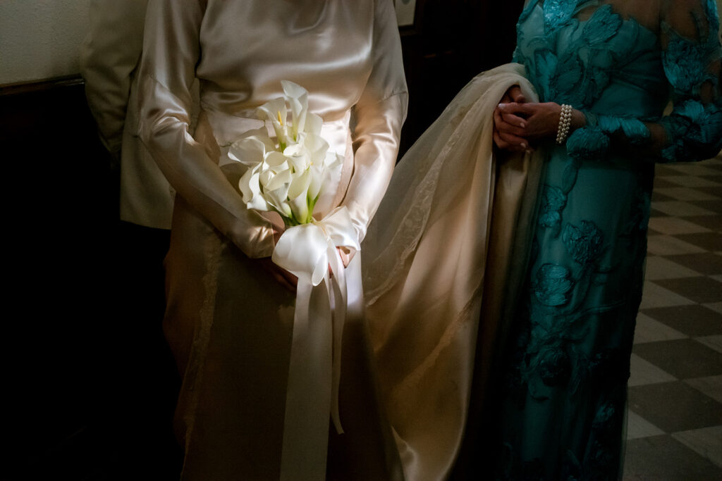 A simple and modest bouquet consisting of all white calla lilies wrapped in ivory silk. An elegant and classic touch to a beautiful summer wedding in Sewanee, TN. Design by Rosemary and Finch Floral Design in Nashville, TN. 