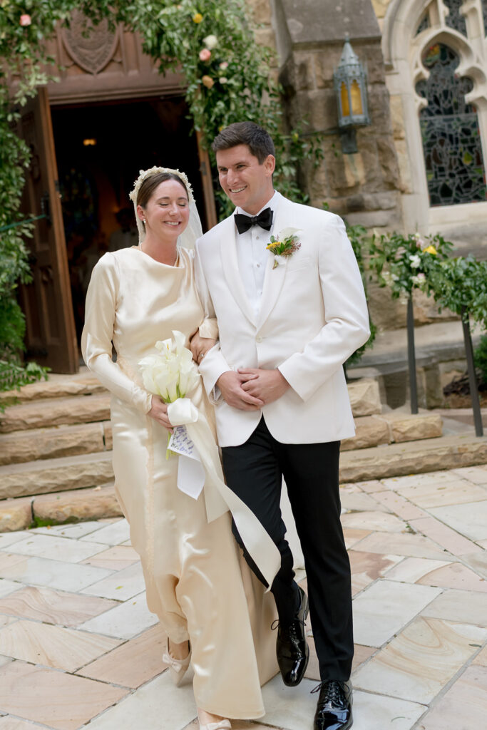 A simple and modest bouquet consisting of all white calla lilies wrapped in ivory silk. An elegant and classic touch to a beautiful summer wedding in Sewanee, TN. Design by Rosemary and Finch Floral Design in Nashville, TN. 