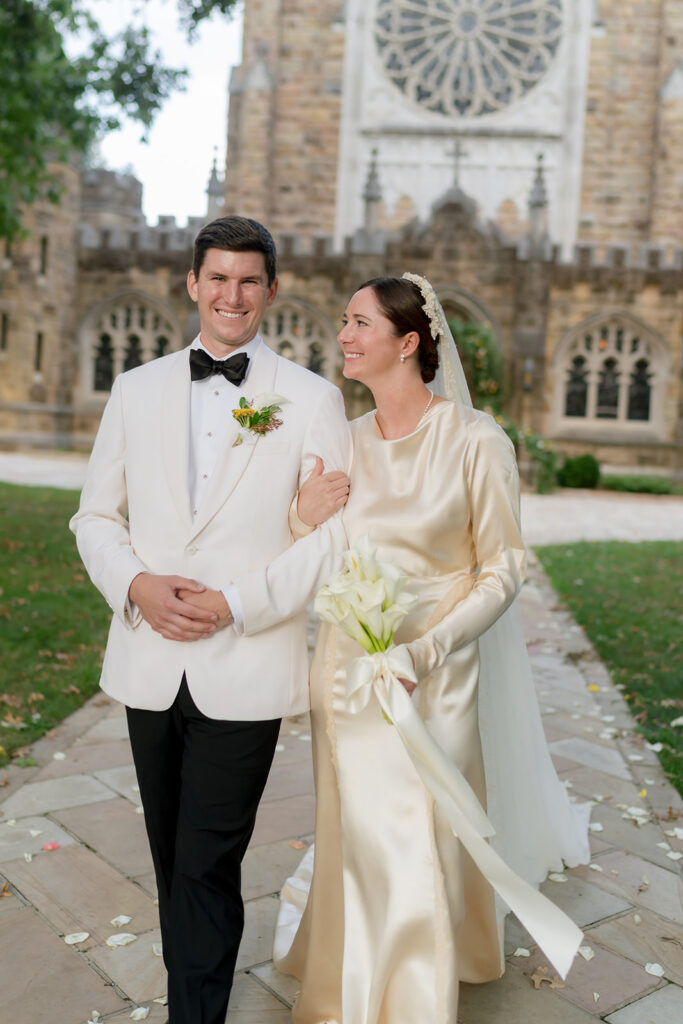 A simple and modest bouquet consisting of all white calla lilies wrapped in ivory silk. An elegant and classic touch to a beautiful summer wedding in Sewanee, TN. Design by Rosemary and Finch Floral Design in Nashville, TN. 